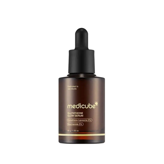 Medicube Glutathione Glow Serum non drying glow boosting and deeply hydrates skin. use daily for youthful skin, enhances the skin's natural glow, addressing blemishes, spots, and pigmentation.